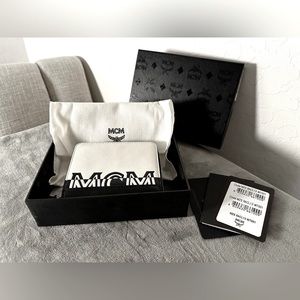 MCM Contrast Logo Zip Around Wallet
